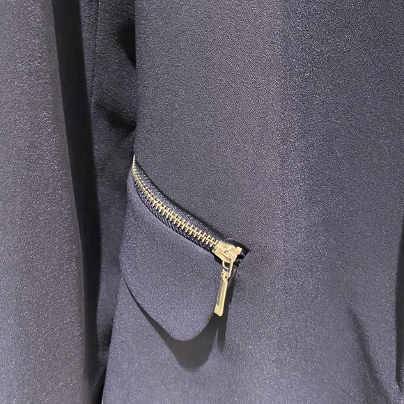 Navy blazer size small - Picture 4 of 4